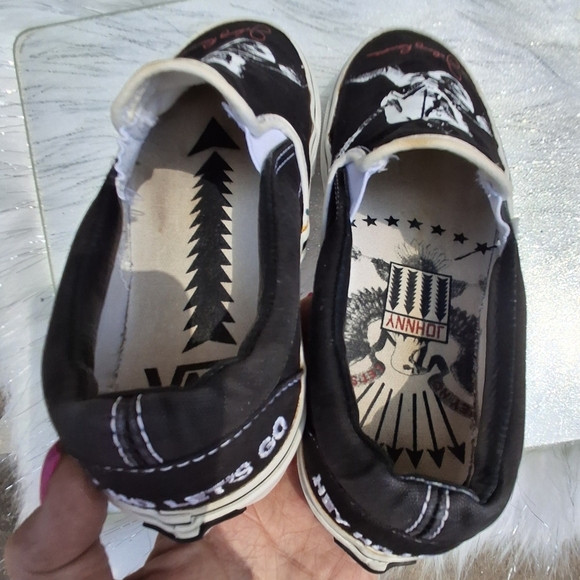 Vans + Johnny Ramone Graphic Signature Black Classic Shoes Unisex M6.5, W8 - Picture 11 of 16